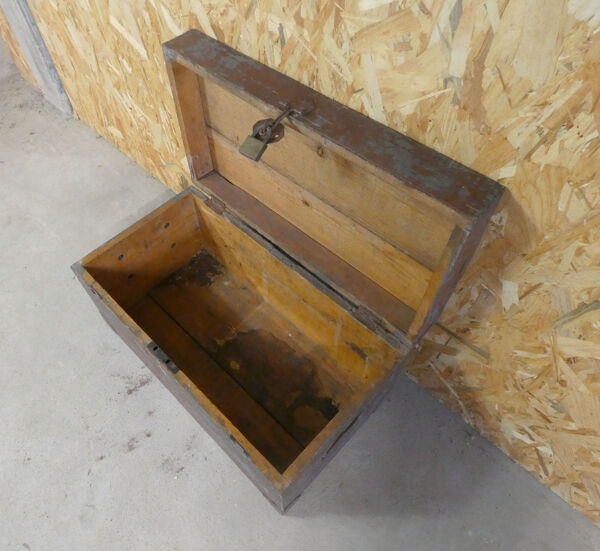 Ancien coffre en bois