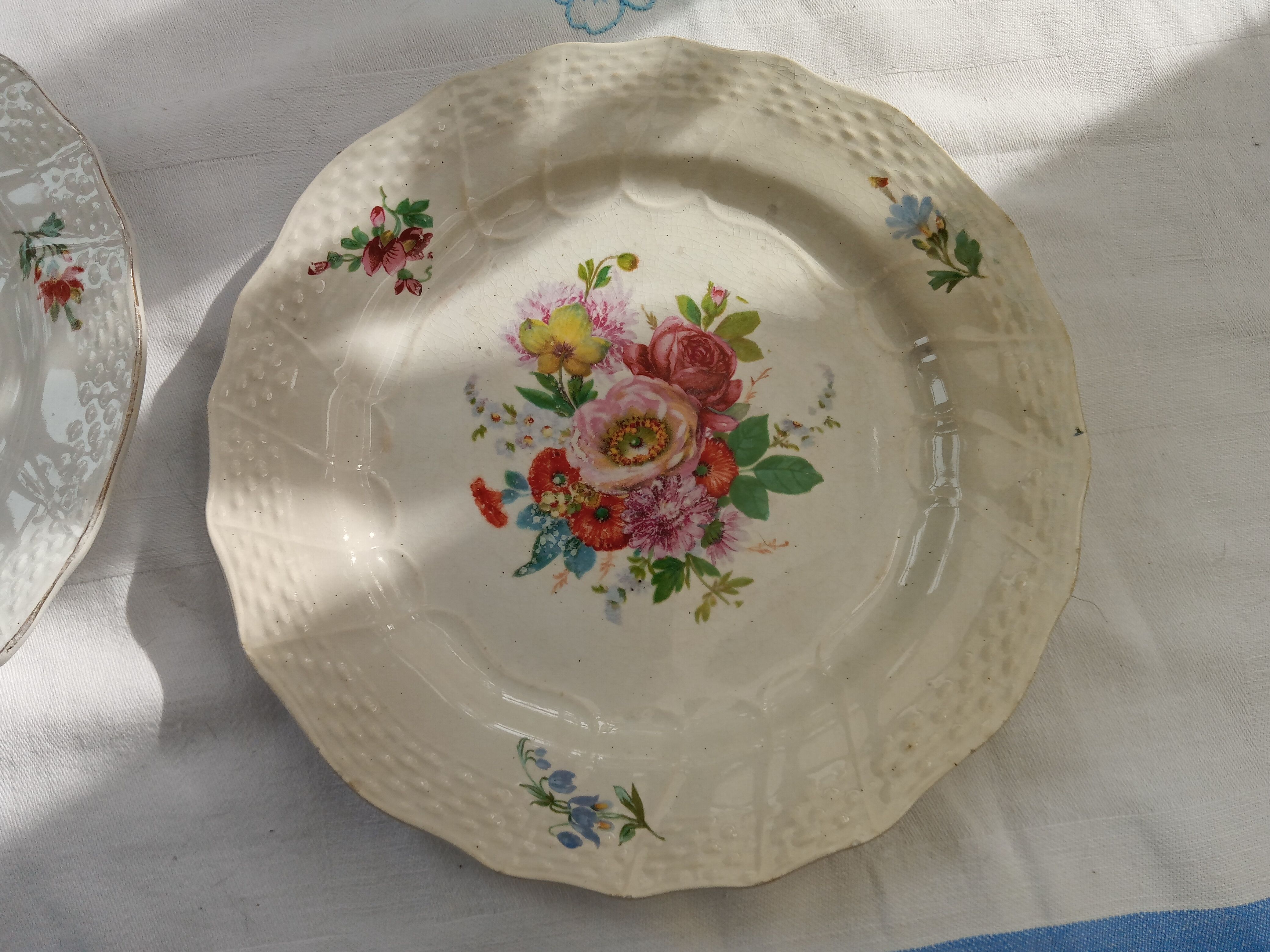 Assorted 18 old flower plates