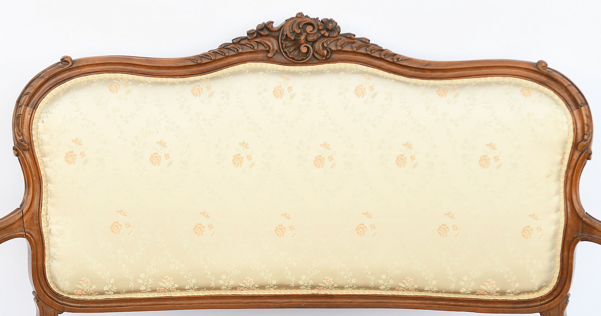 Salon en bois sculpté de style Louis XV