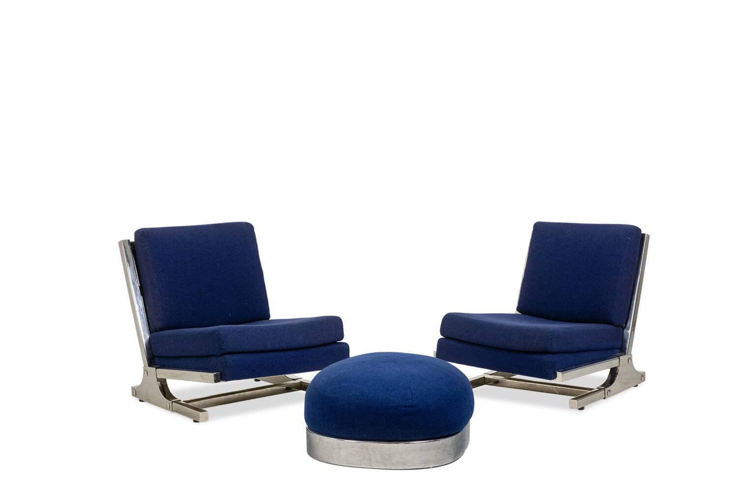 Pair of armchairs and pouf in chrome steel. 1970s, Valérian Rybar.