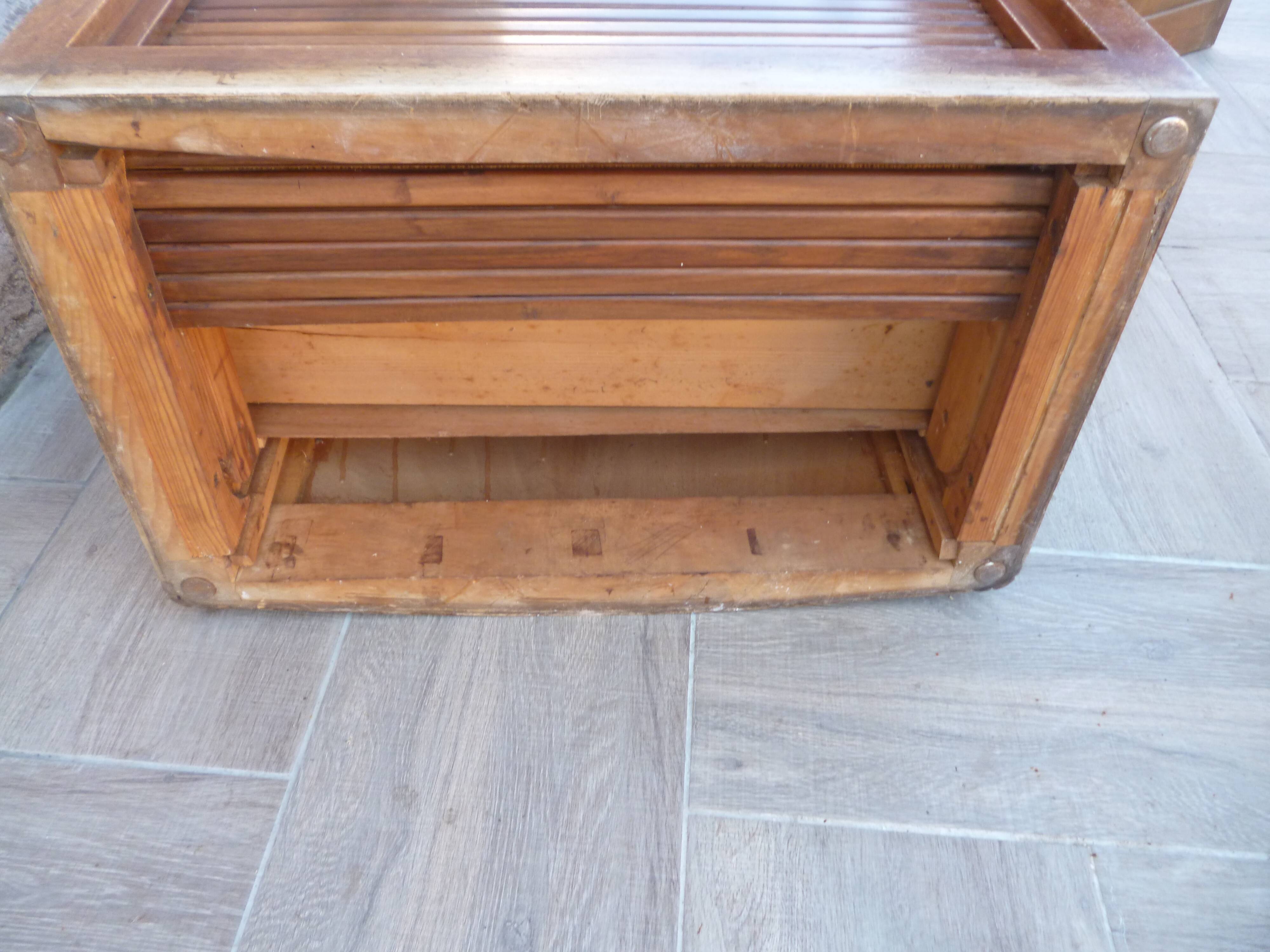 Roll-top Art Deco checkout counter with drawer