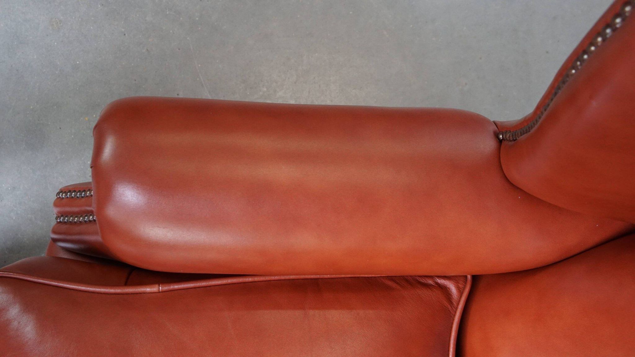 Elegant smooth English cowhide leather Chesterfield wingback armchair