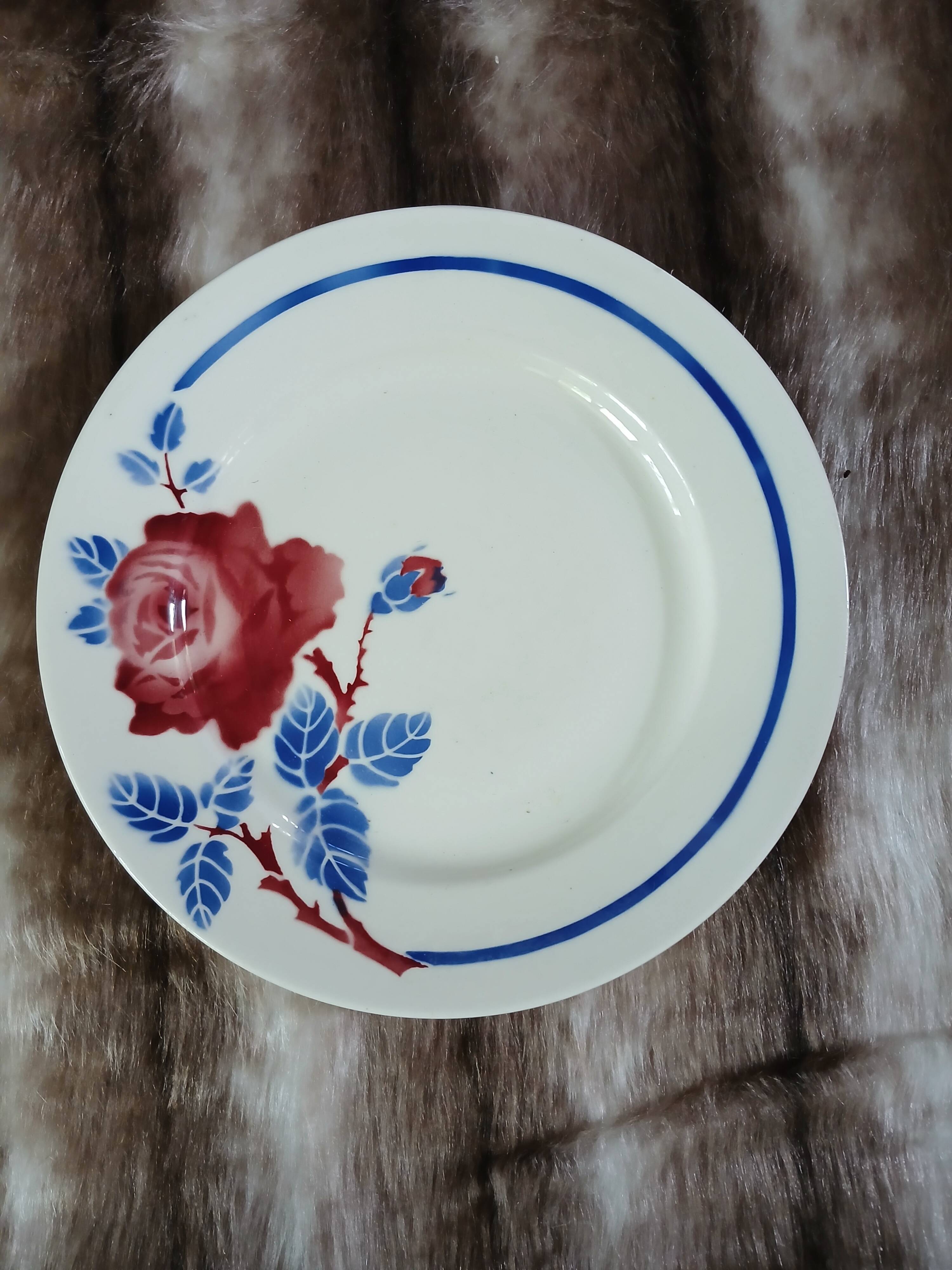 6 mismatched antique dinner plates