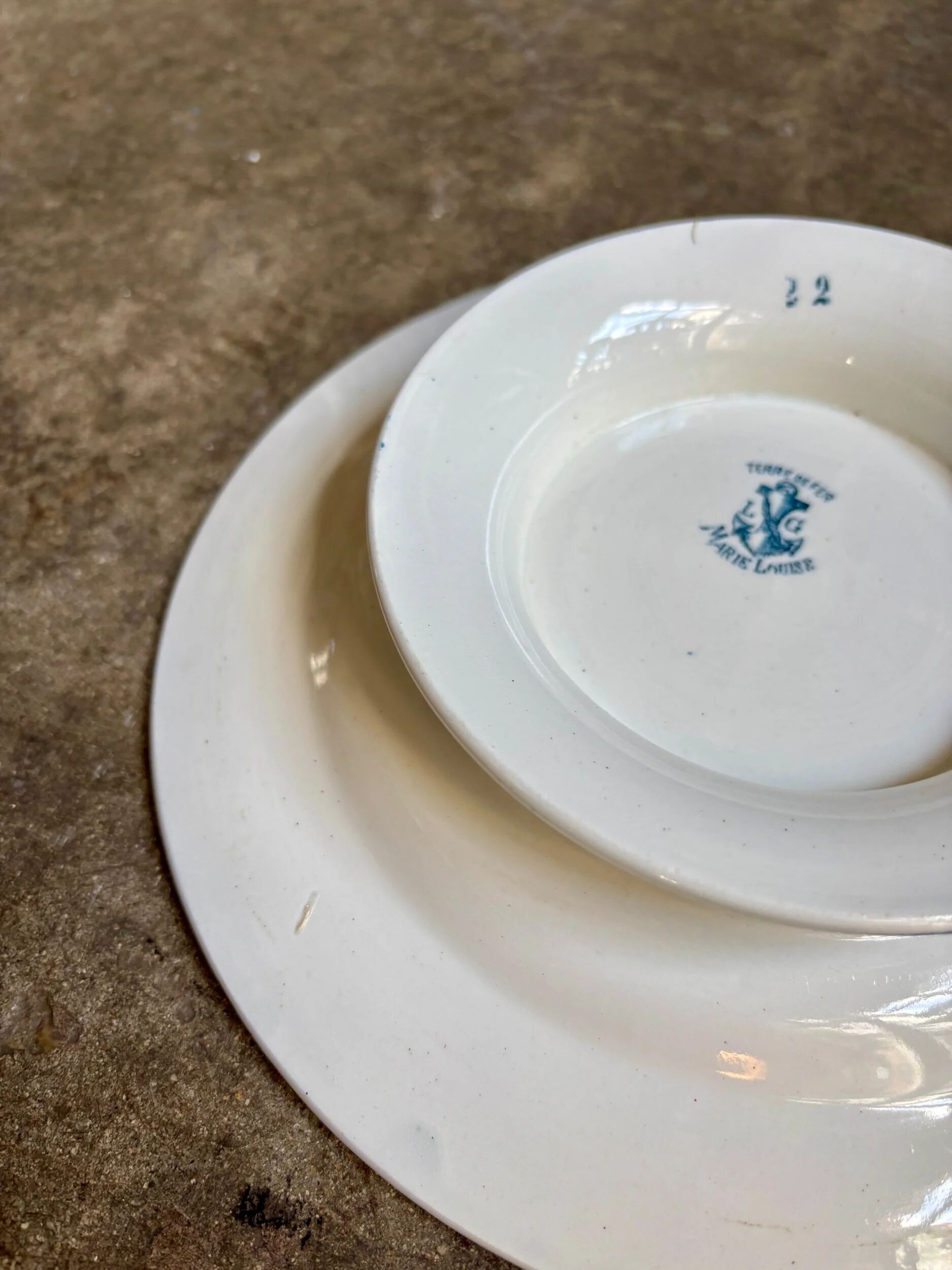 Léon Graves cake plate in earthenware, "Marie-Louise" service.
