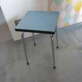 Tabouret en formica bleu