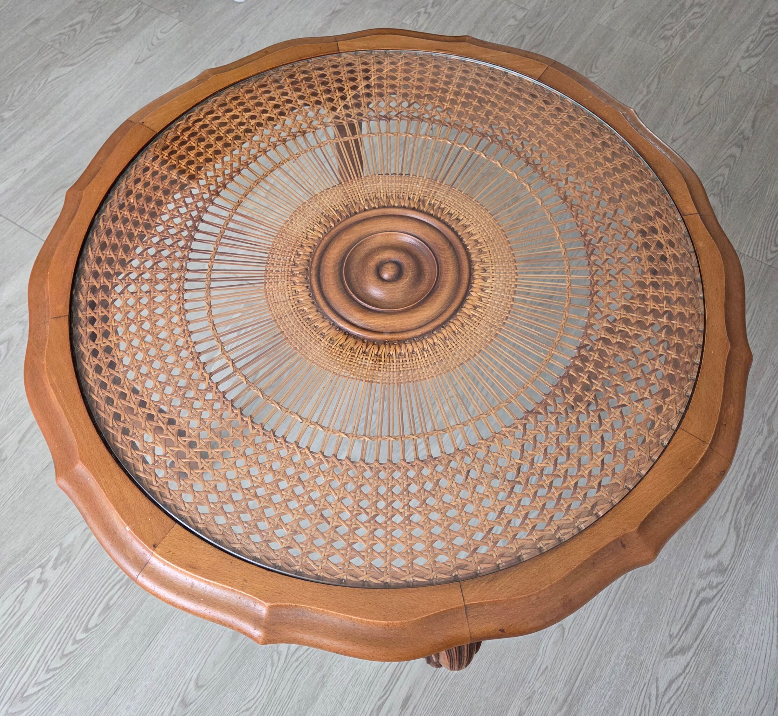 Table basse en bois massif et cannage