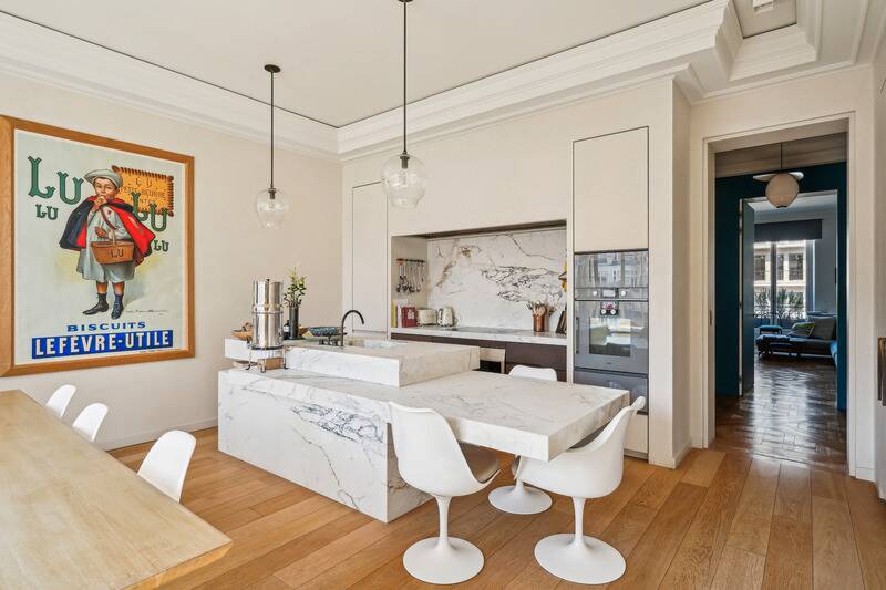 Suspension design by Lindsey Adelman studio in oil-rubbed bronze and clear glass.