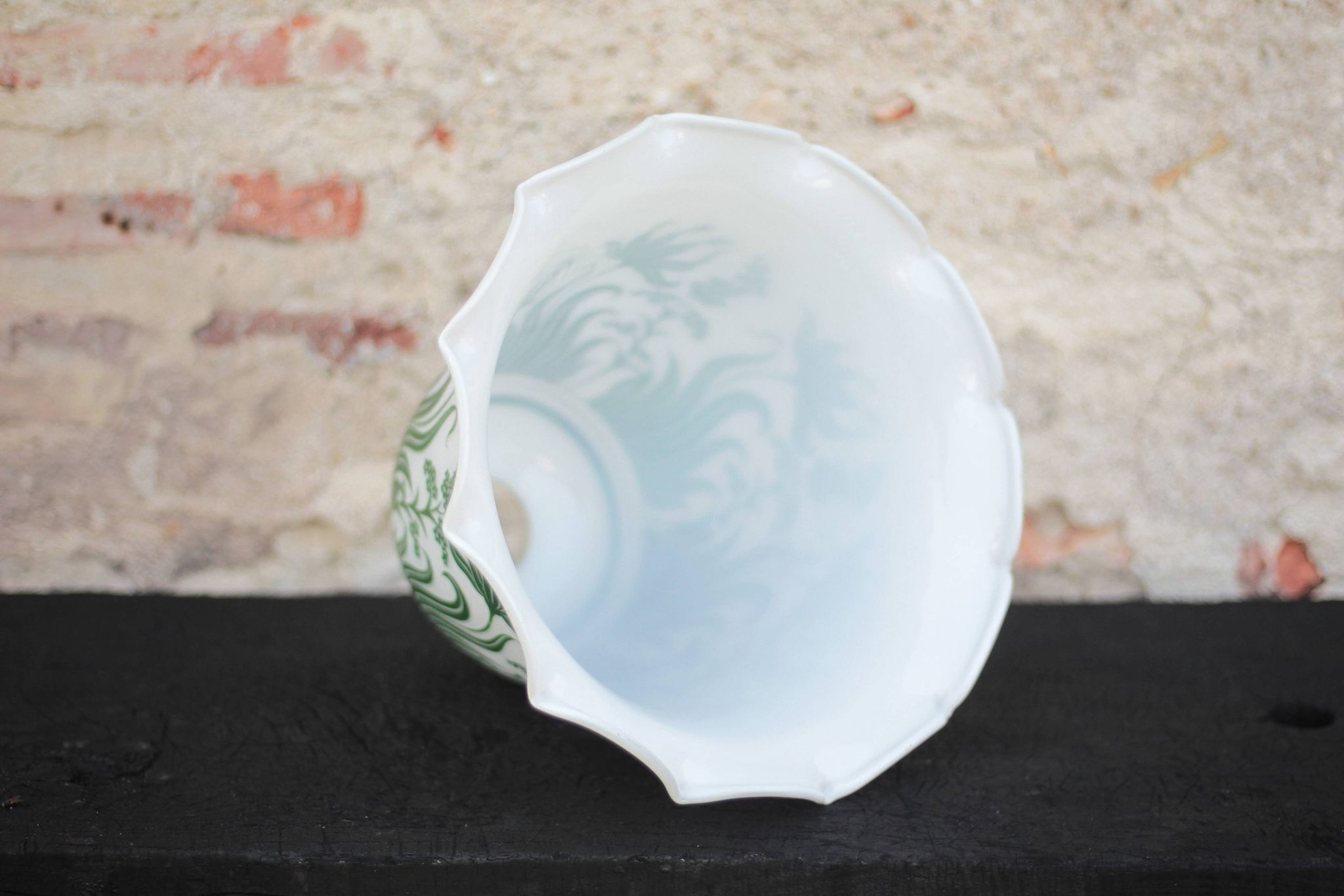 Opaline globe with green flower patterns, bell-shaped lampshade with a corolla.