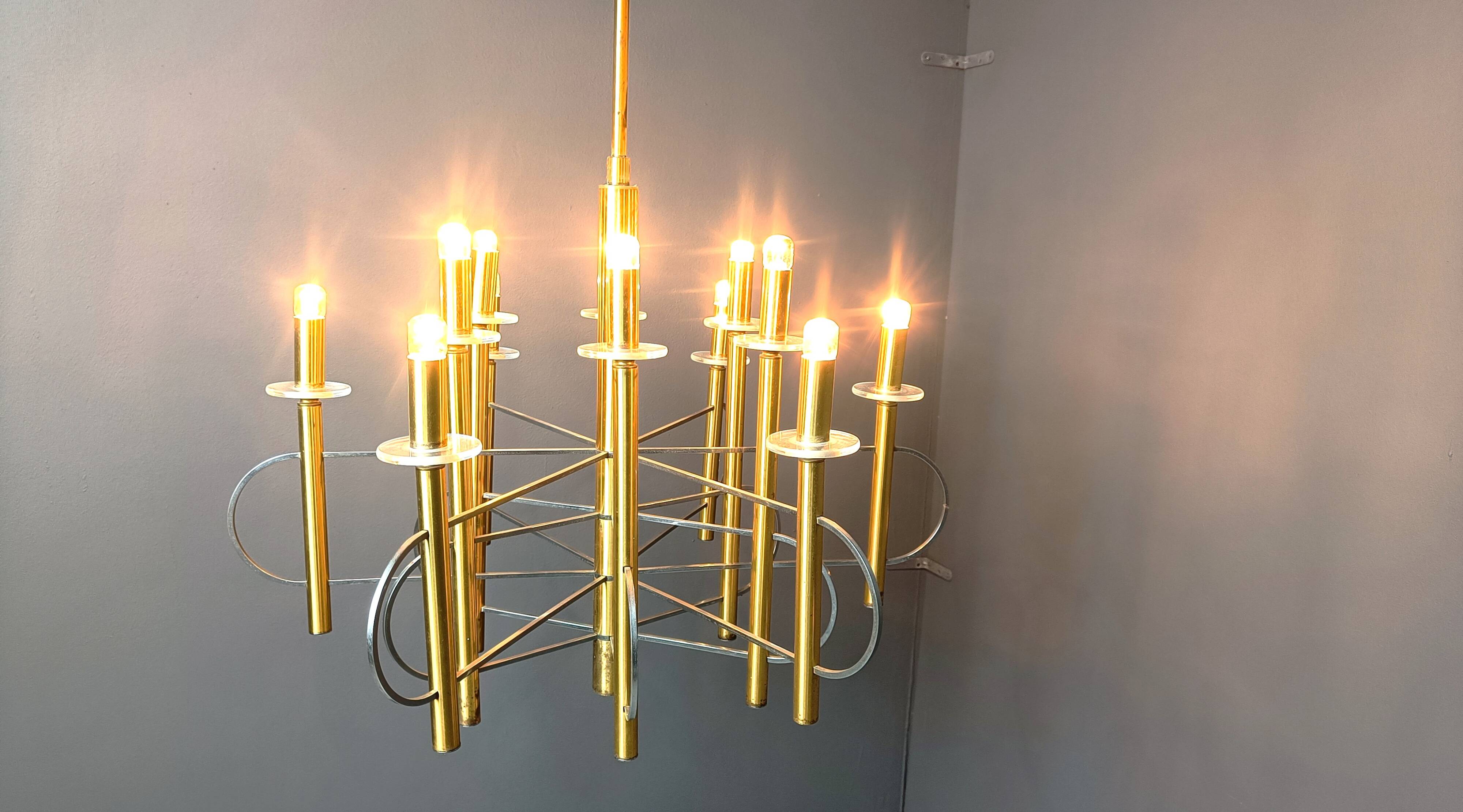 Sculptural chandelier by Gaetano Sciolari, 1970.