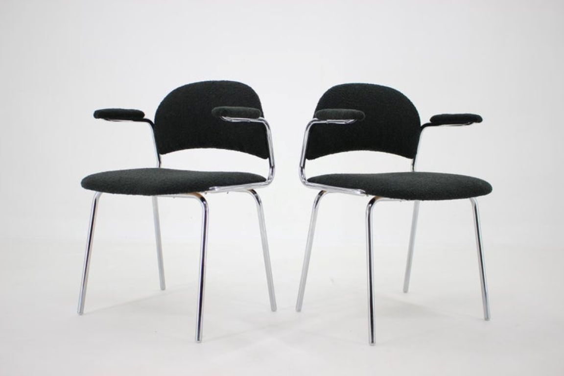 Paire de fauteuils tchèques en acier chromé tubulaire et tissu bouclé, années 1970