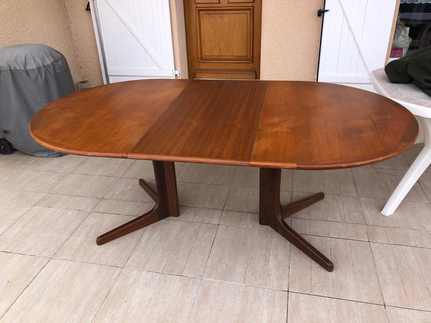Baumann oval table in solid teak