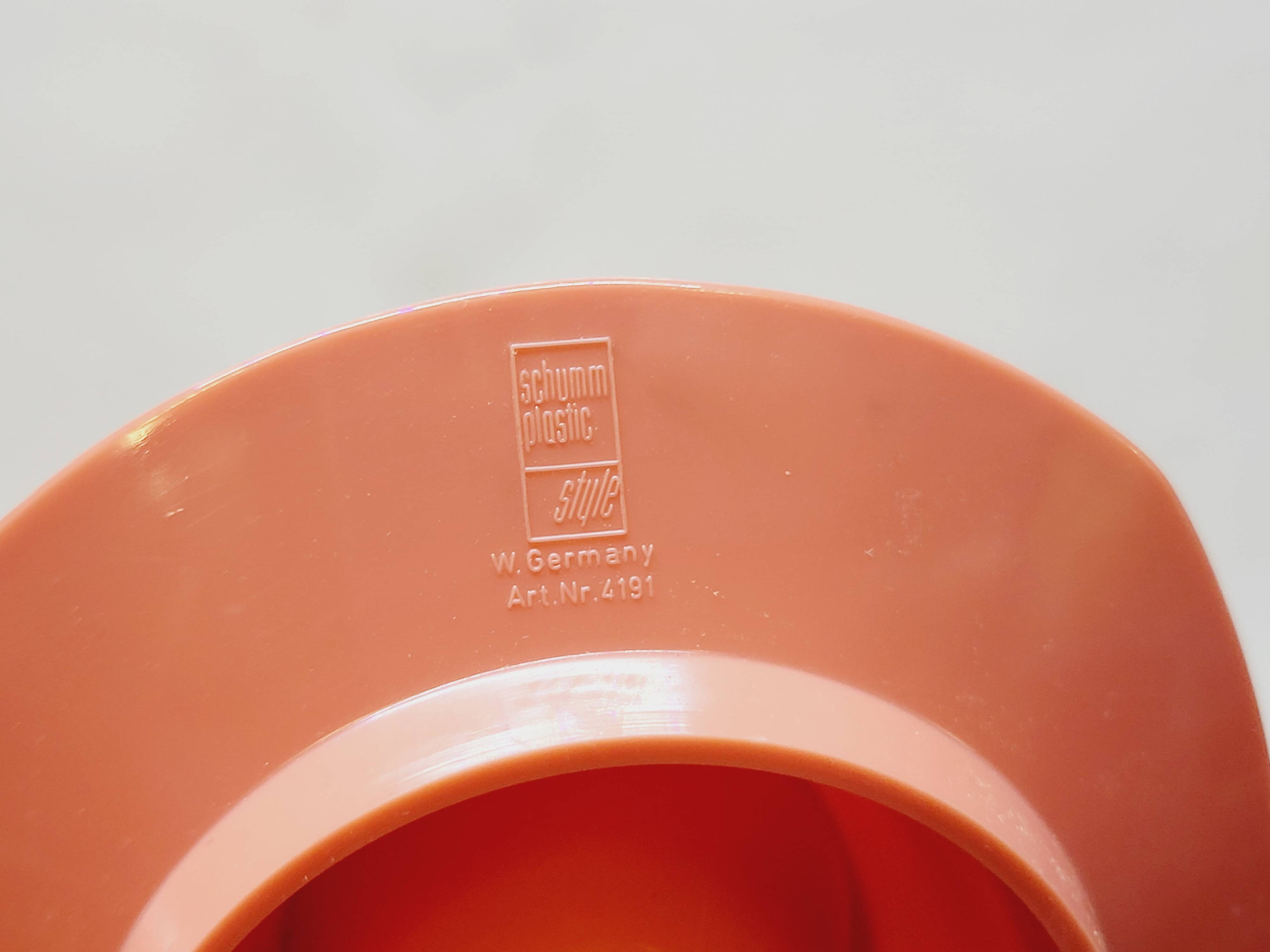 6 vintage plastic egg cups 1960s Schumm Plastic Style new in box