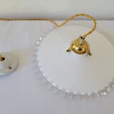 Serrated opaline suspension