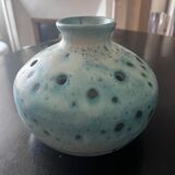 Deux vases en céramique bleus