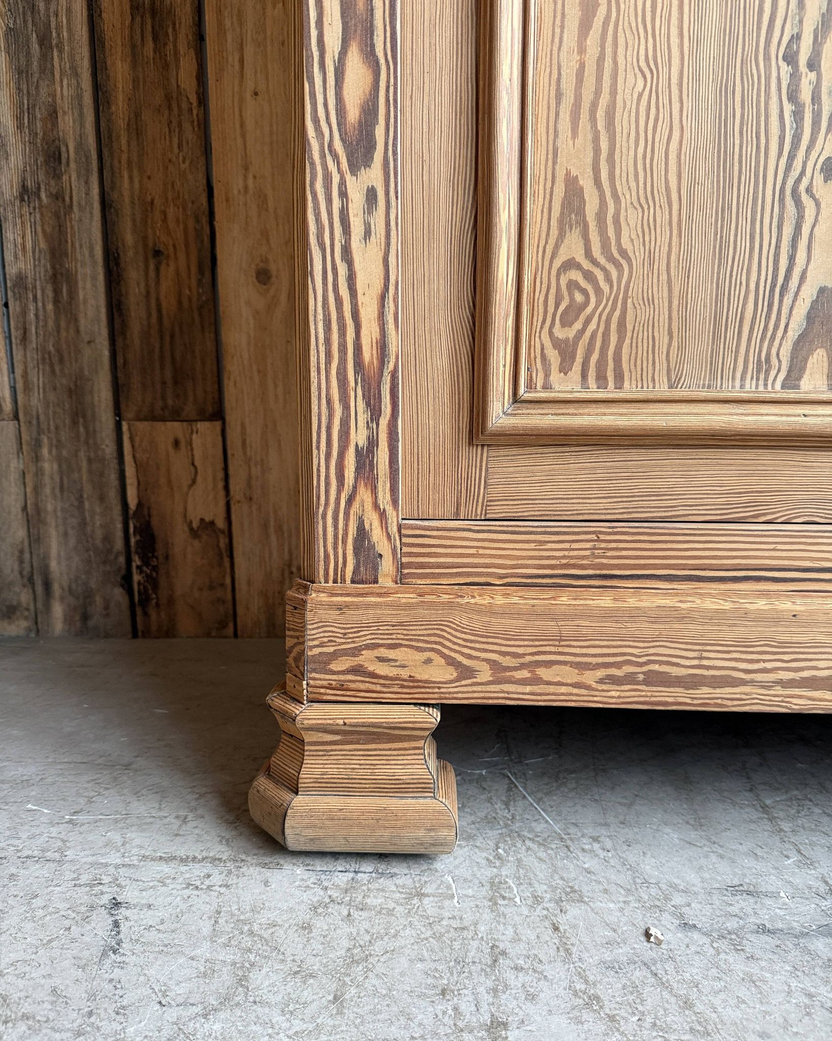 Grand Louis-Philippe buffet in pitch pine (renovated)