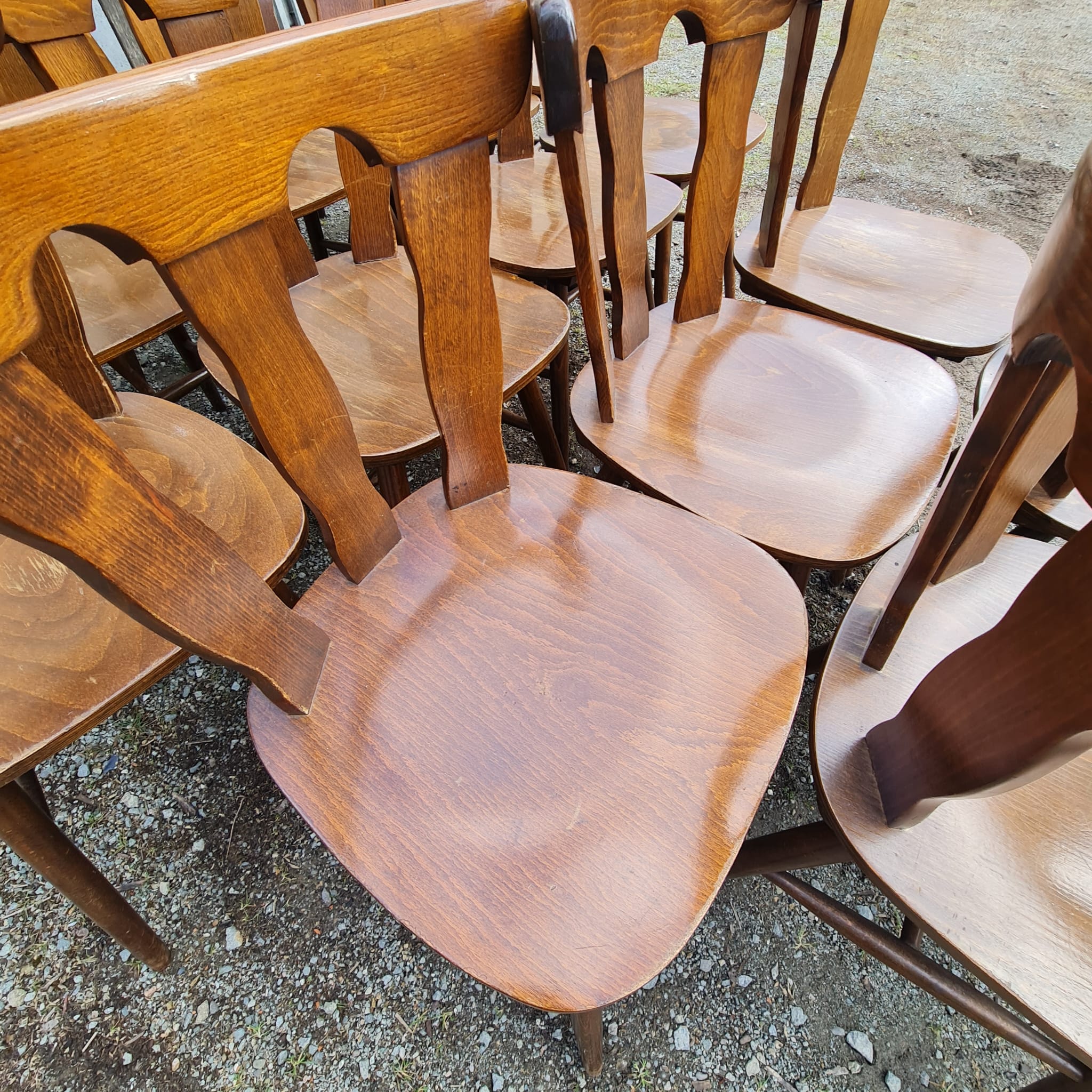 26 chaises de bistrot