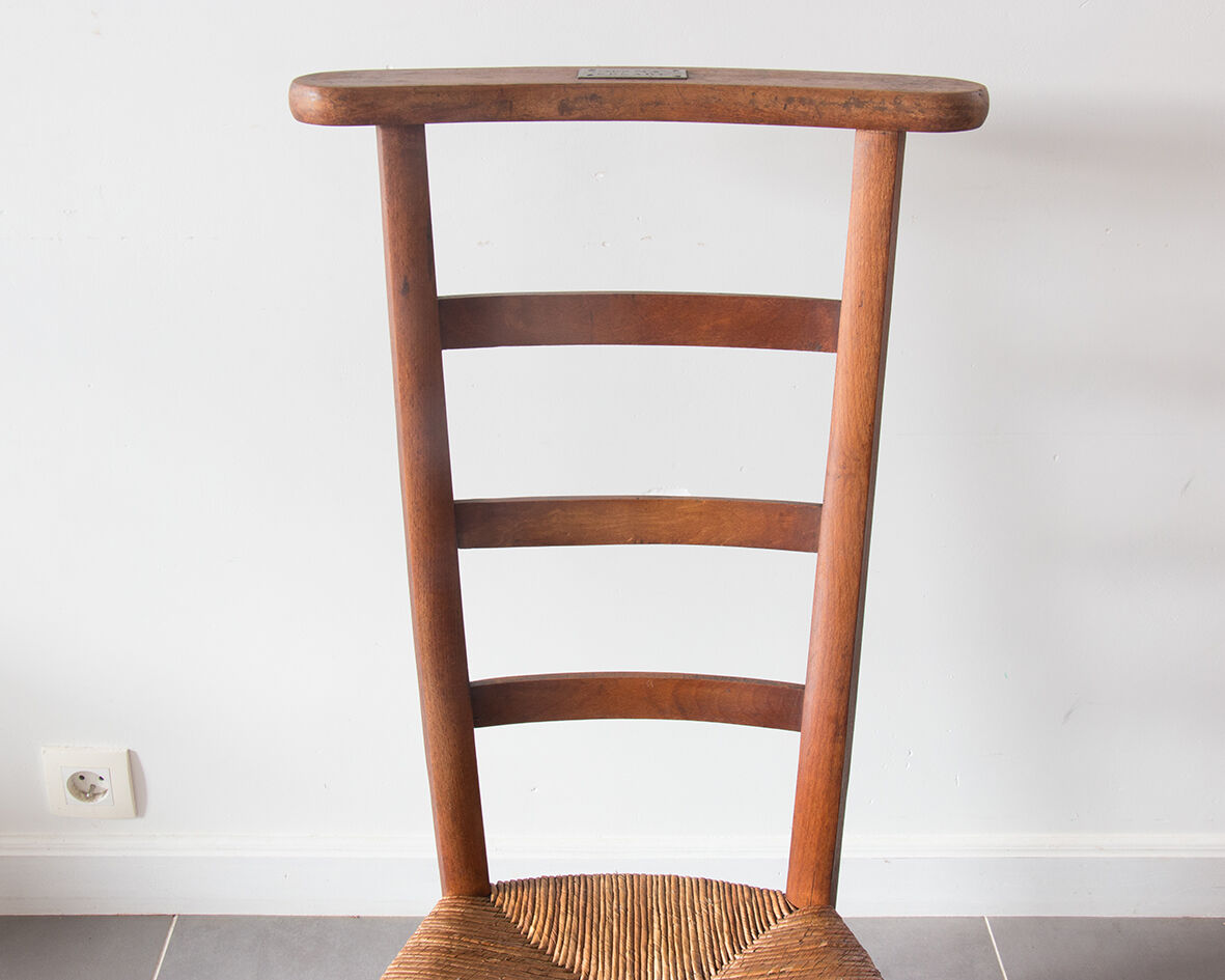 Ancient prayer-god chair