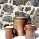 Trio de pots en grès avec couvercles