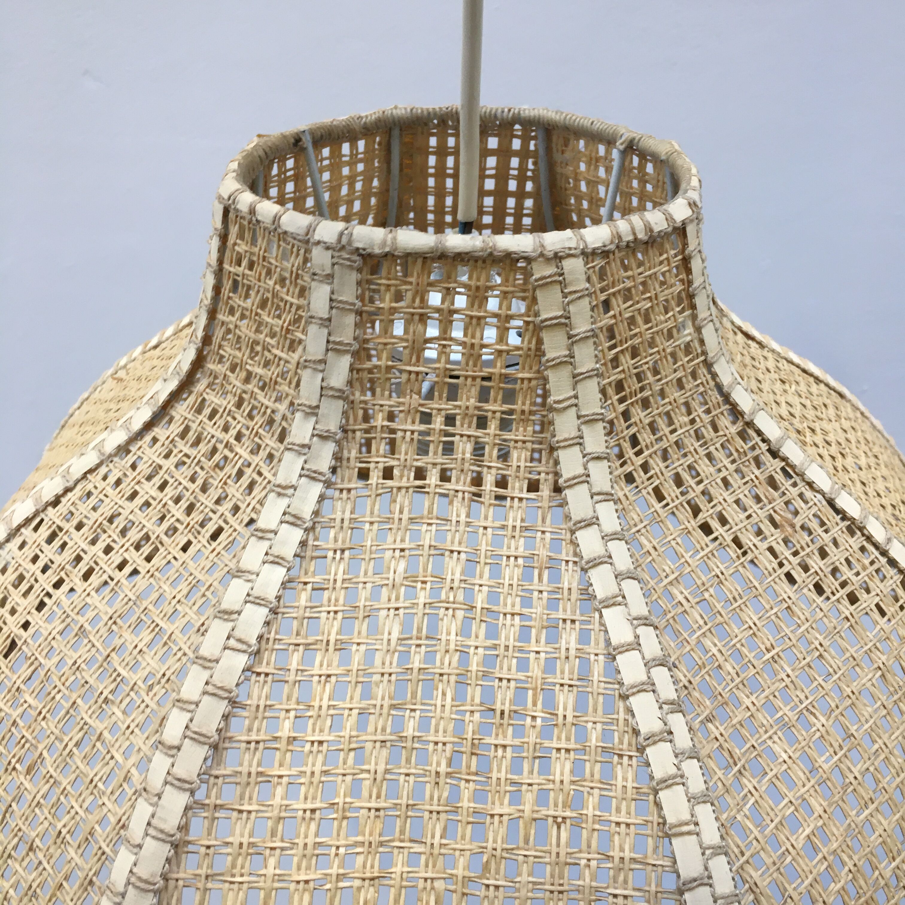 Vintage suspension in natural fibers