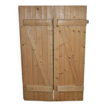 Volet en bois double battants repliable