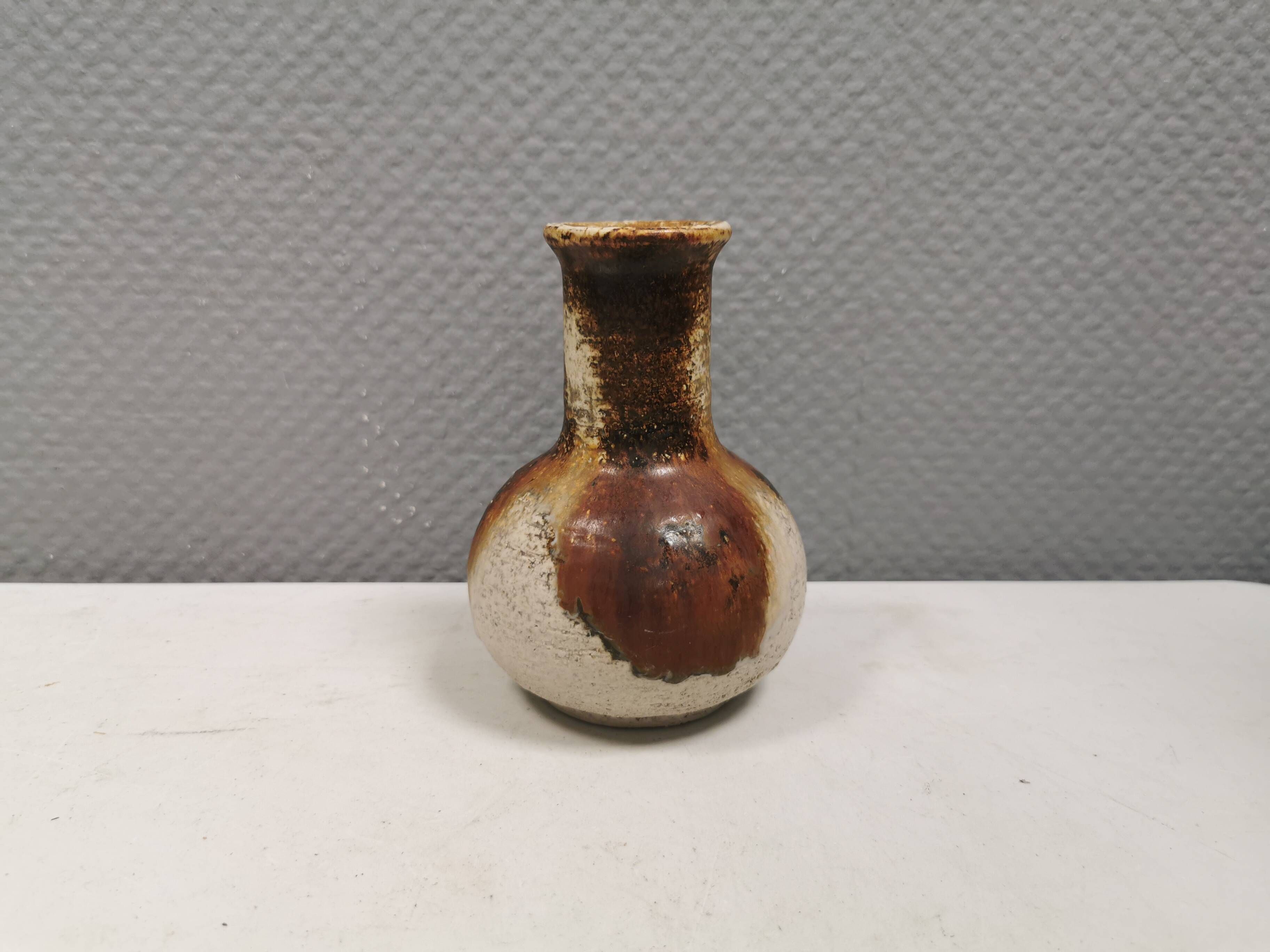 Small, delicious vase by Axel Larsen Denmark 70s for his own company AXELLA
