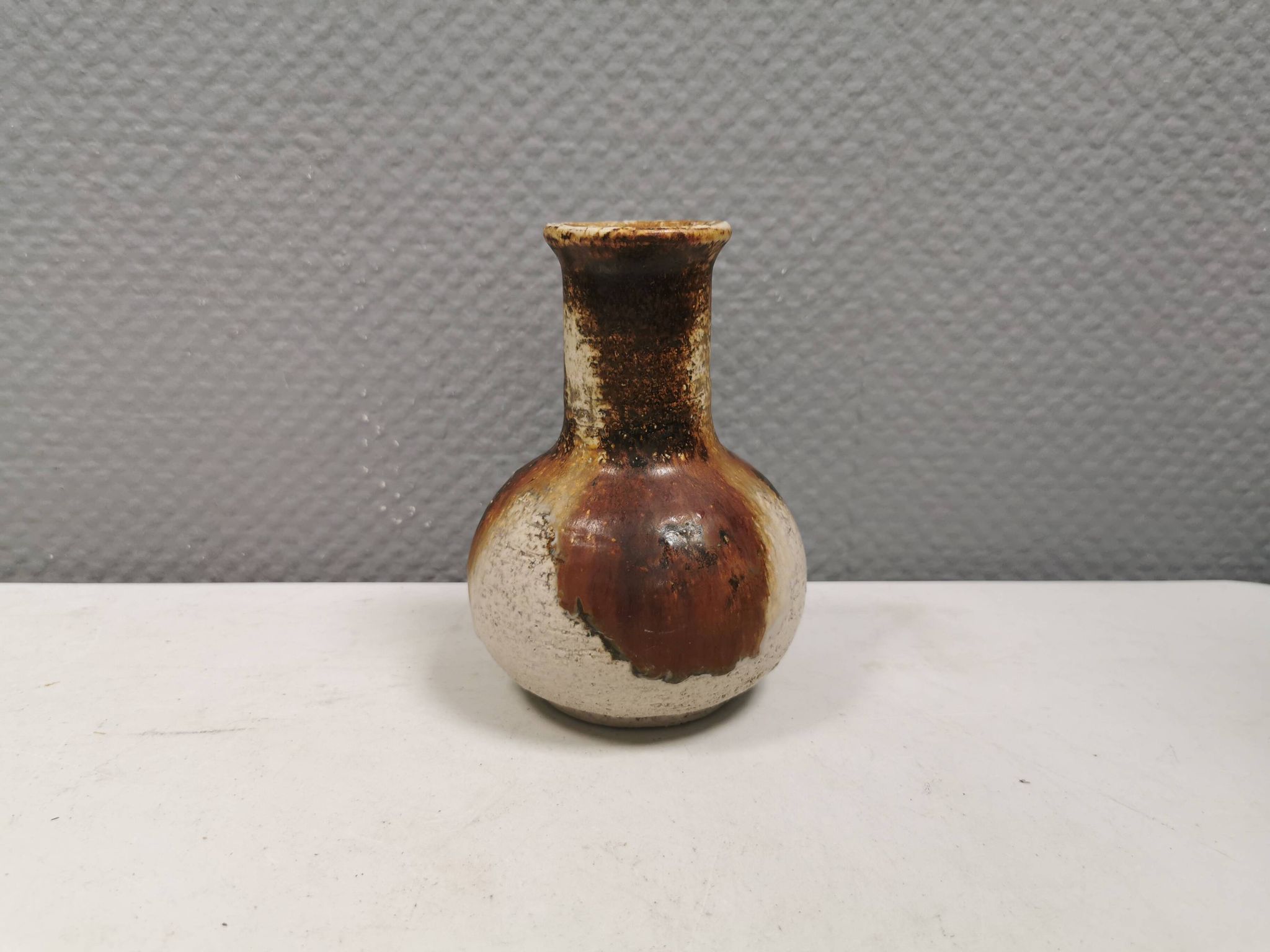 Small, delicious vase by Axel Larsen Denmark 70s for his own company AXELLA