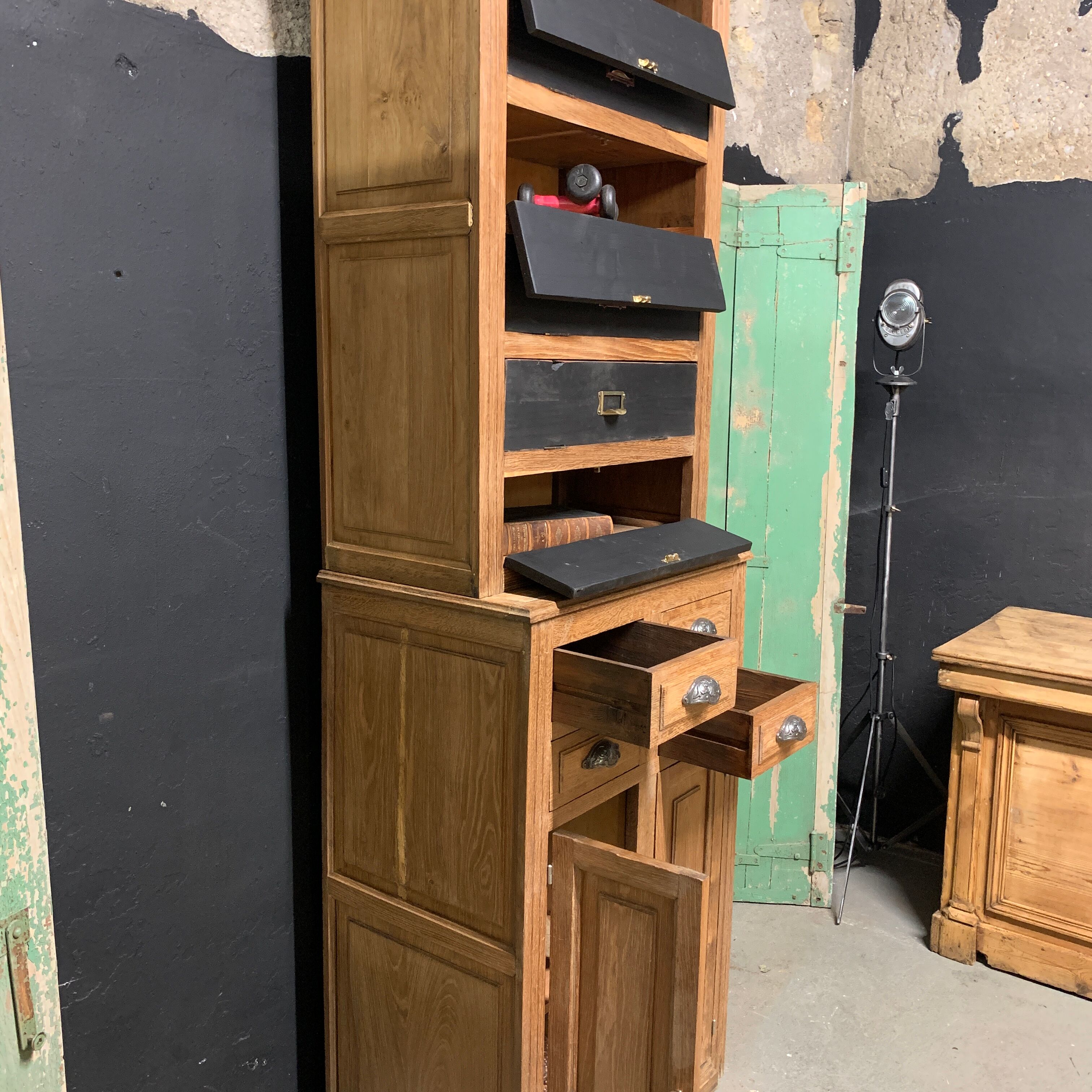 Notary's trade furniture with oak clamshell 1930
