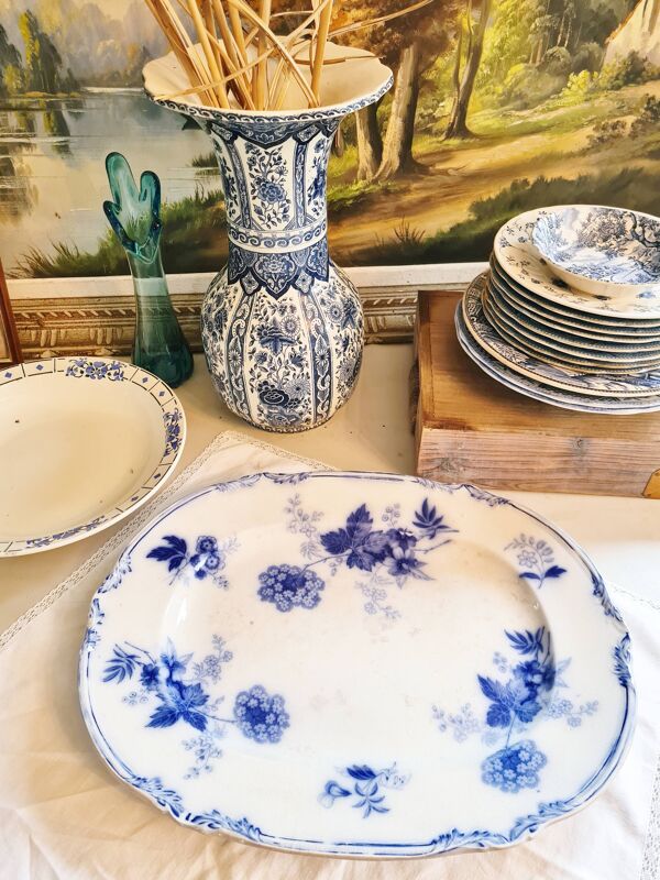 Plat ancien en terre de fer Wood and Brownfield Angleterre modèle Verbena bleu vers 1845