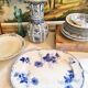 Plat ancien en terre de fer Wood and Brownfield Angleterre modèle Verbena bleu vers 1845