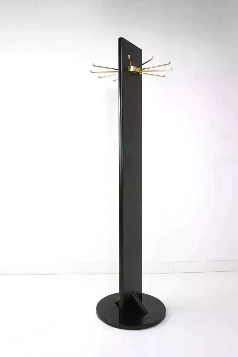 Portemanteau pivotant en bois laqué noir et laiton