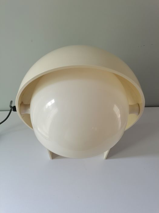 Italian table lamp "Telegono" by Vico Magistretti for Artemide
