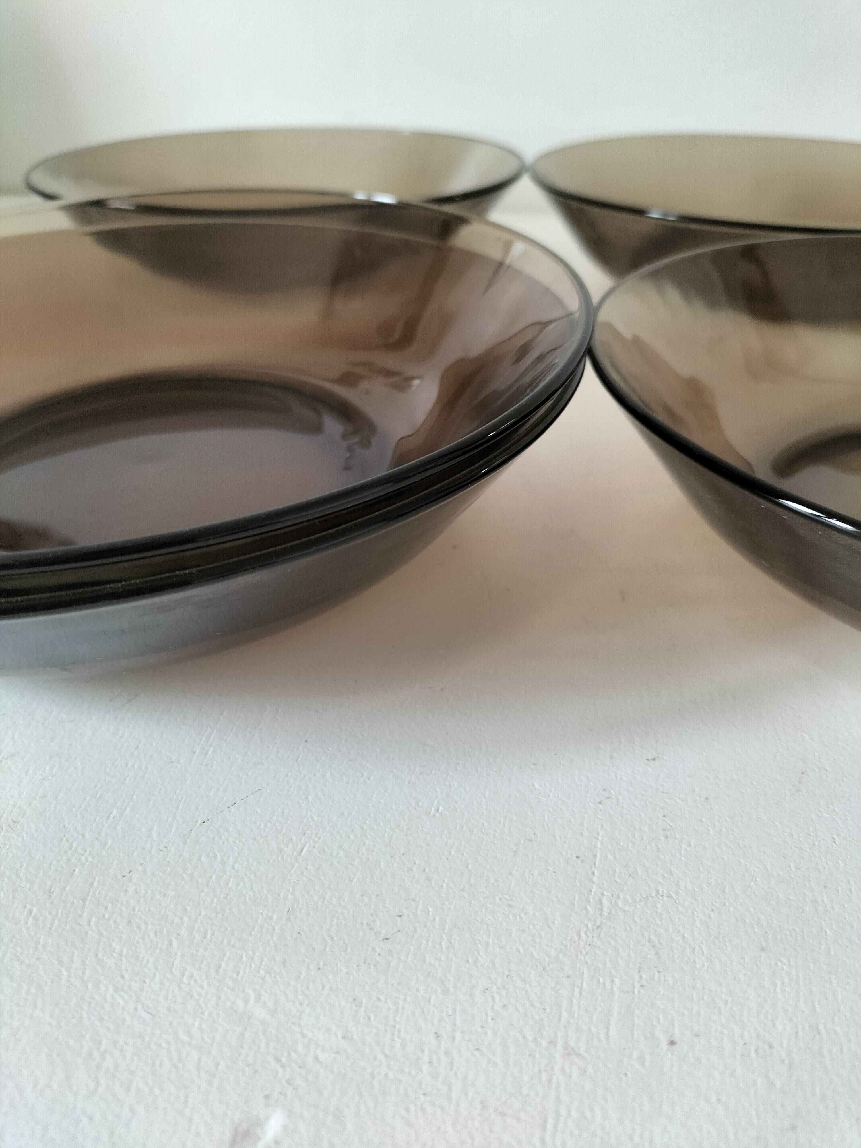 Ensemble de 5 assiettes creuses vintage Duralex en verre fumé marron glacé