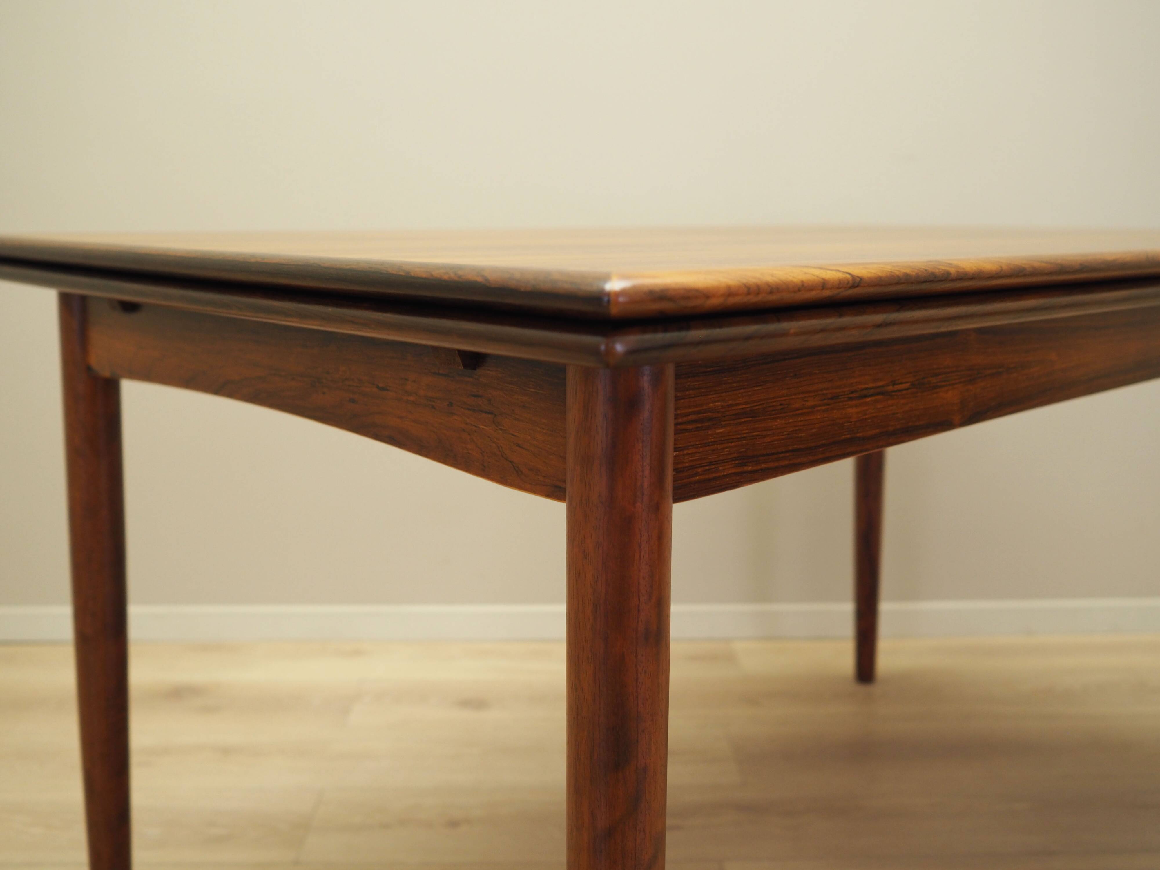 Table en palissandre, design danois, années 1970, production : Danemark