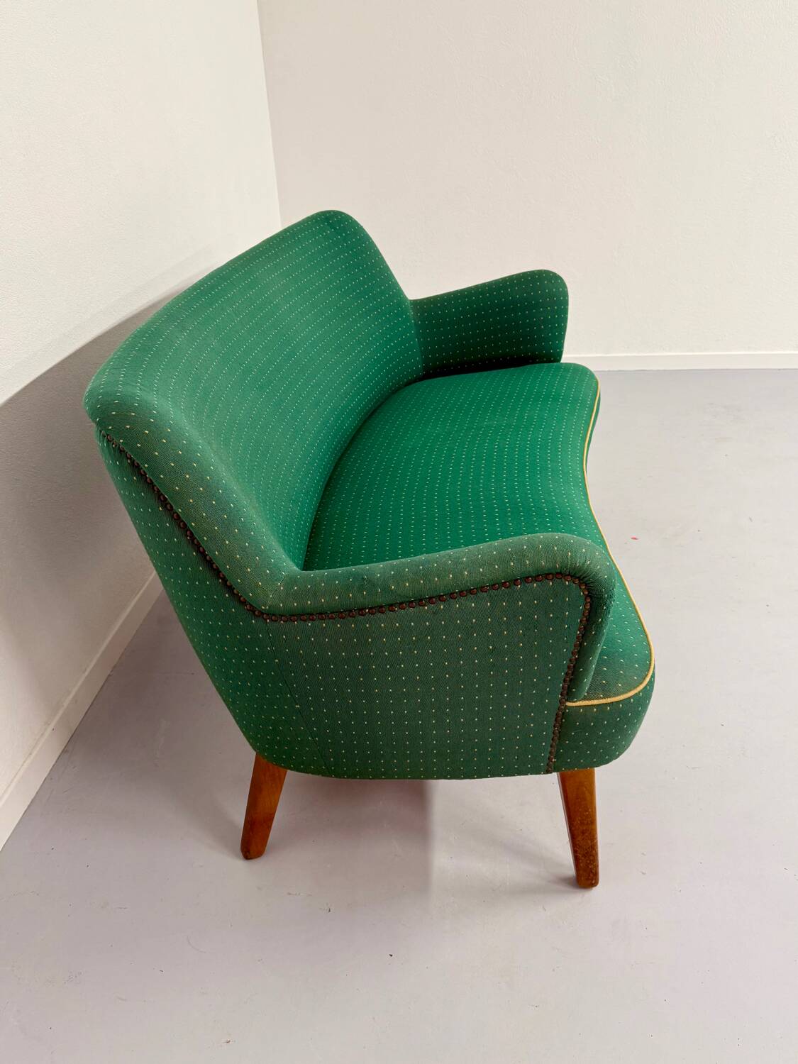 Ancien canapé haricot cocktail vert vintage design des années 50