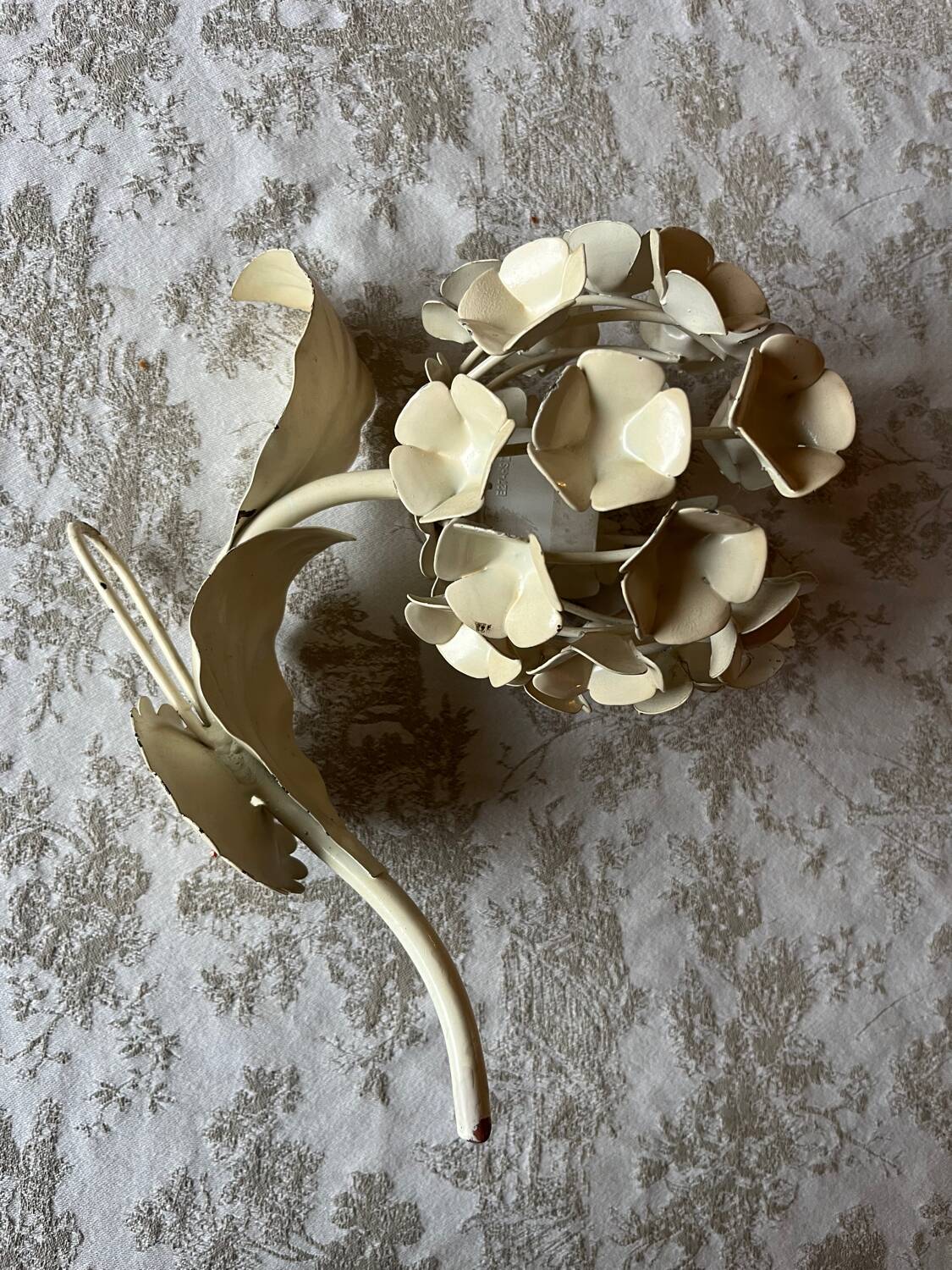 Ecru metal flower wall sconce