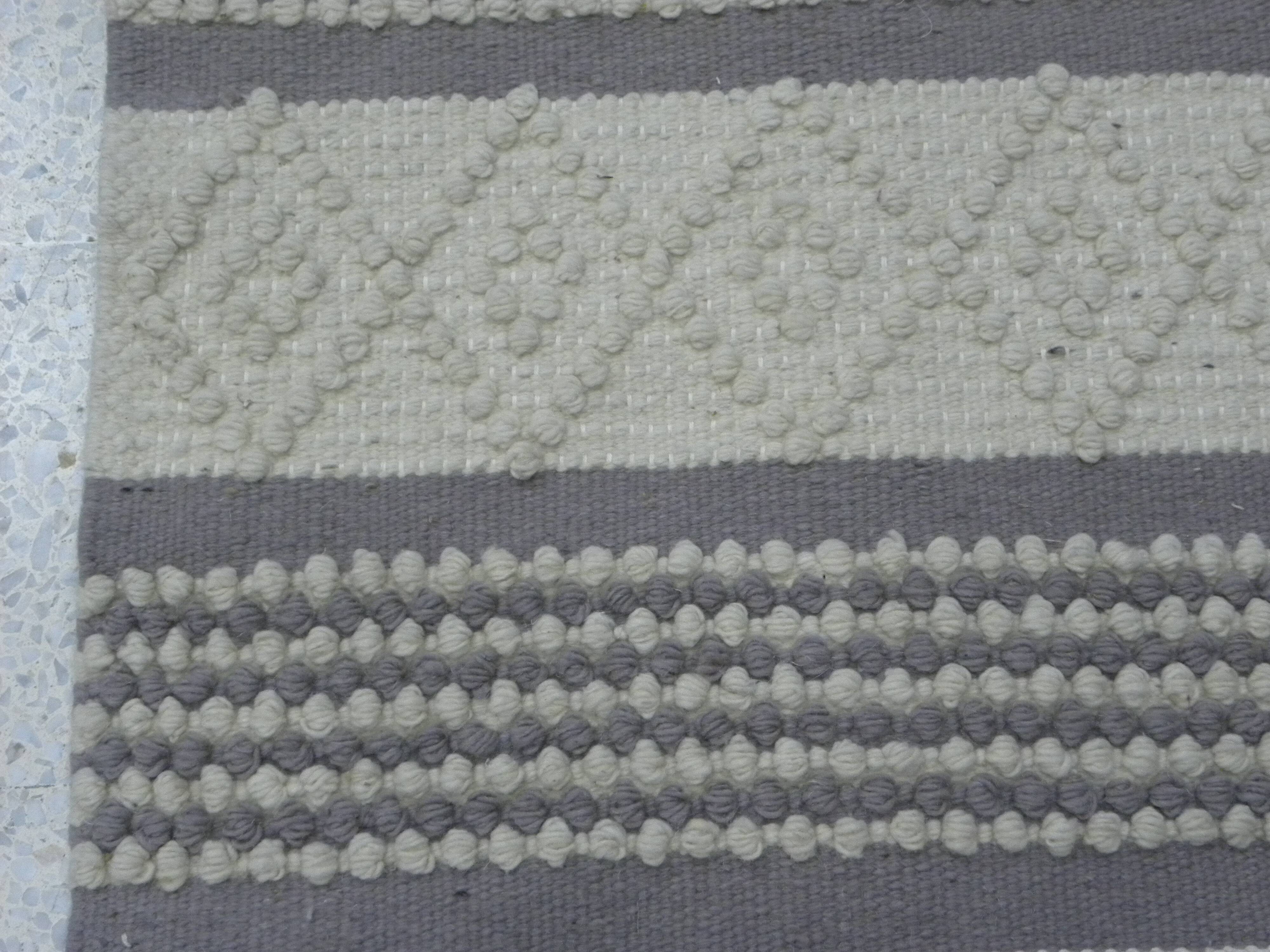Handmade artisanal rug in Wool – Modern and natural design in Beige Ecru