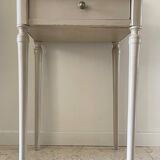 Table de chevet ancienne beige patiné