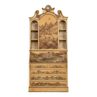 Bureau avec des motifs orientaux en relief