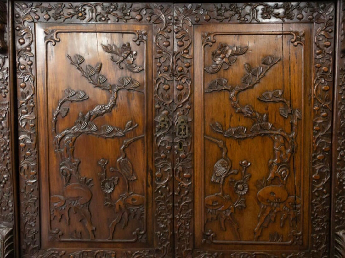 Buffet indochinois en bois de fer sculpté à la main 19ème siècle