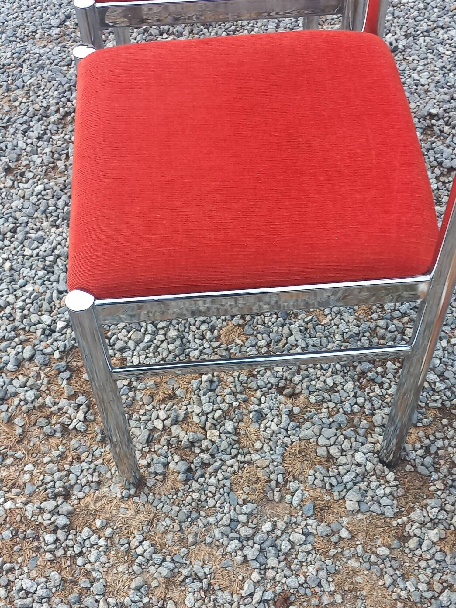 Pair of designer chairs in chrome metal and orange velvet from the 1970s.