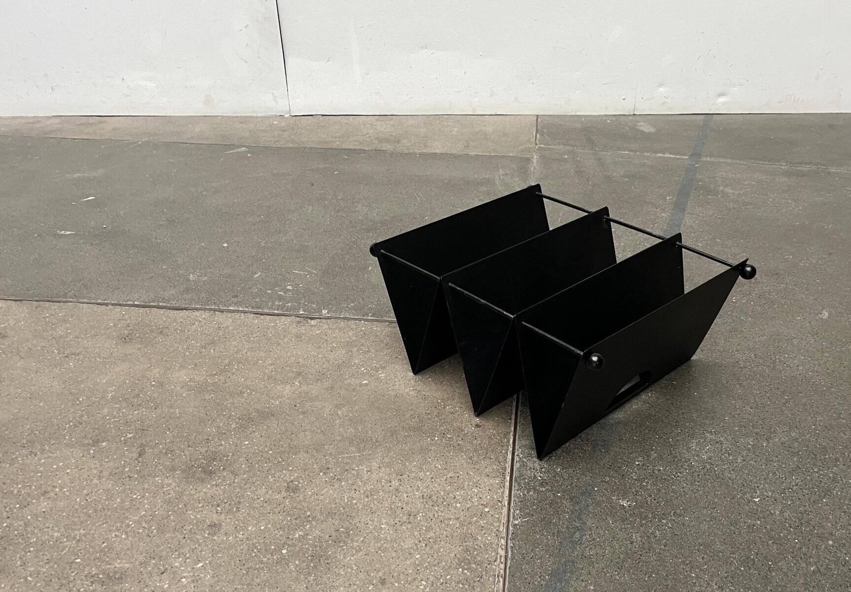 Postmodern Italian metal magazine rack, 1980s