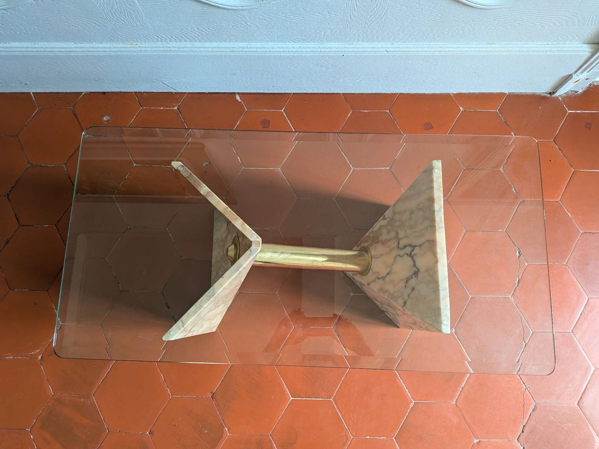 Table basse Ligne Roset des années 80 en marbre rose