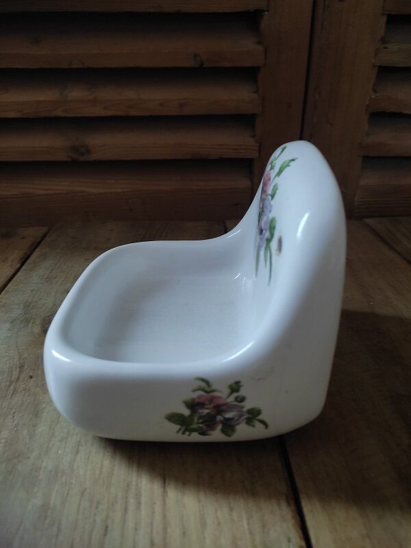 Wall soap holder porcelain flower