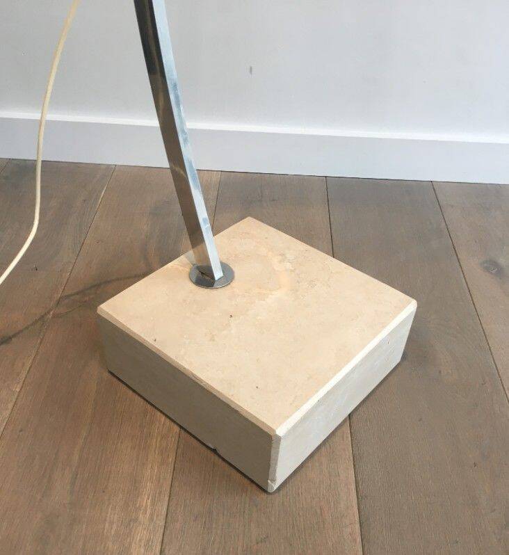 Rare lampadaire de parquet de style Arco en aluminium brossé, réflecteur conique en plastique blanc et socle de marbre carré