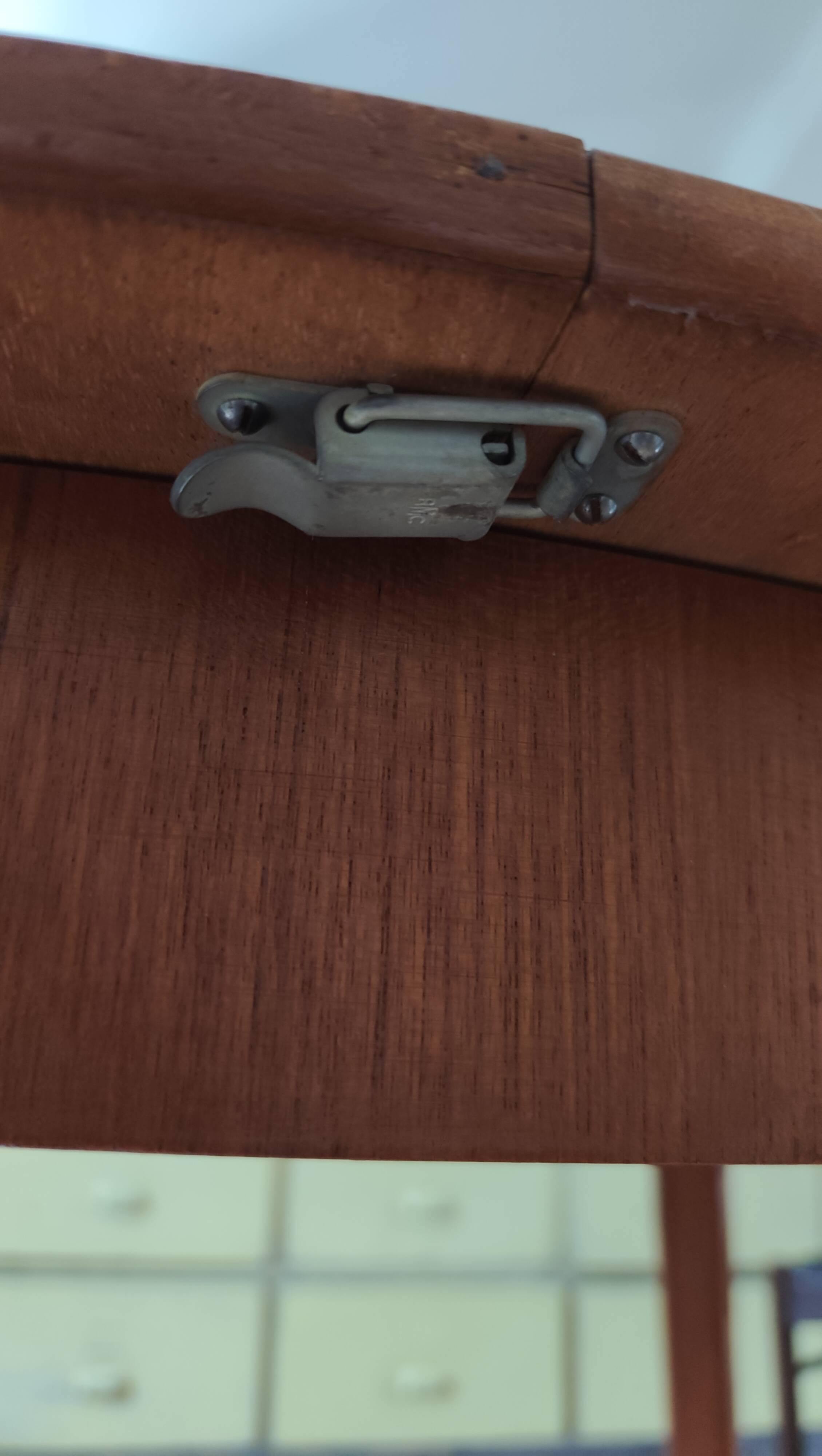 Table scandinave en teck ovale rallonges intégrées, années 60 comme neuve