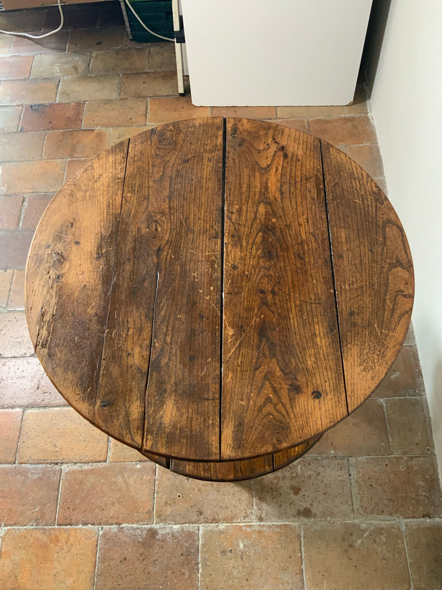 Side table or pedestal table