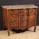 Commode en marqueterie française de style Louis XV du 20e siècle