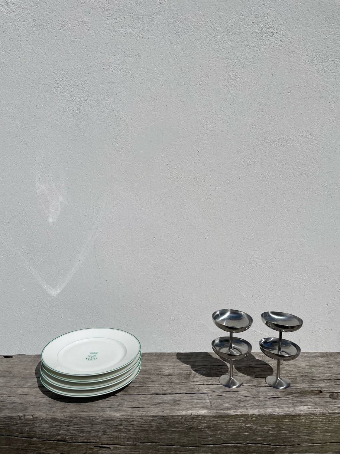 4 monogrammed dessert plates