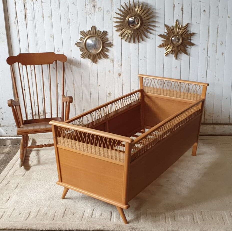 Lit enfant vintage en rotin