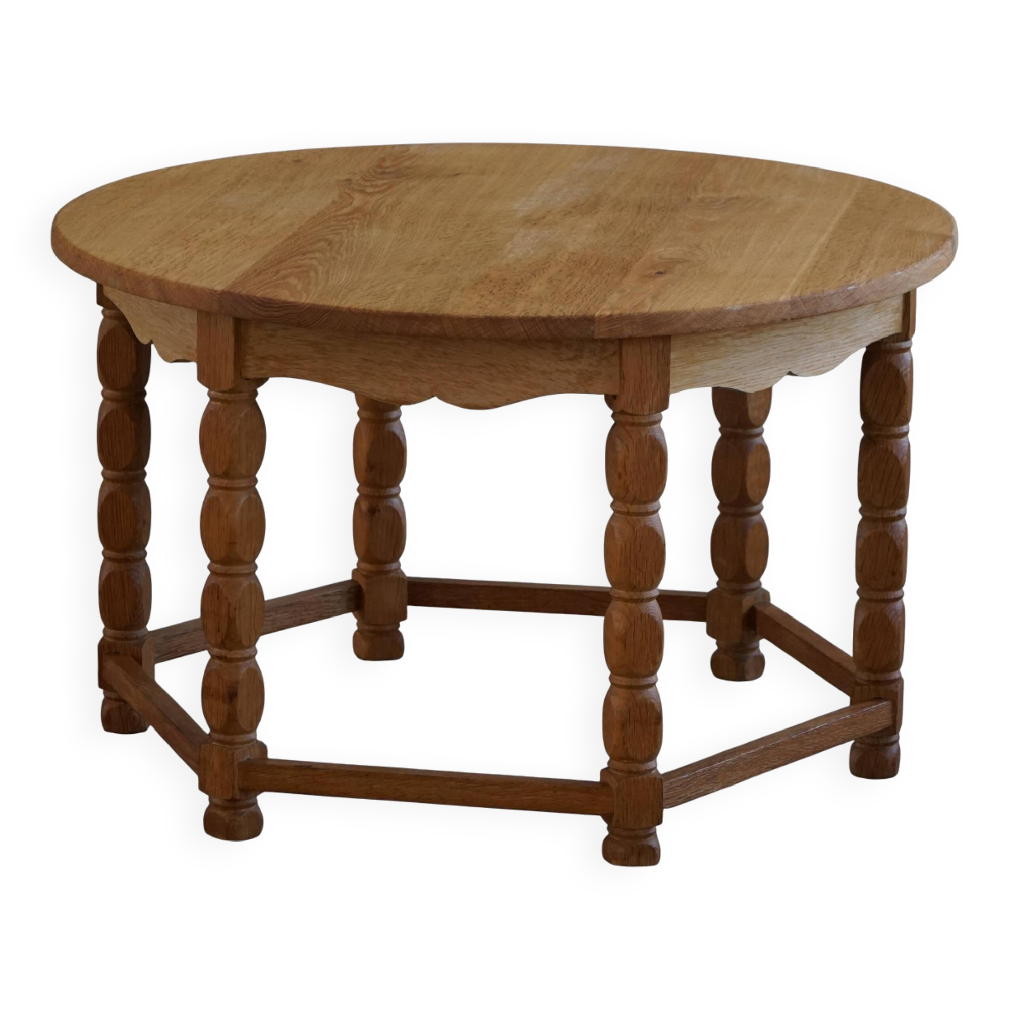 Round modern Danish brutalist coffee table/sofa in solid oak, 1960s.